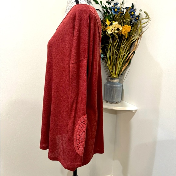 Simply Noelle Red Long Sleeve Laced Relaxed Tunic size L/XL - Picture 7 of 9